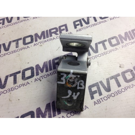 Петля двері задньої лівої верхня Skoda Octavia A5 2004-2013 1Z0833401B